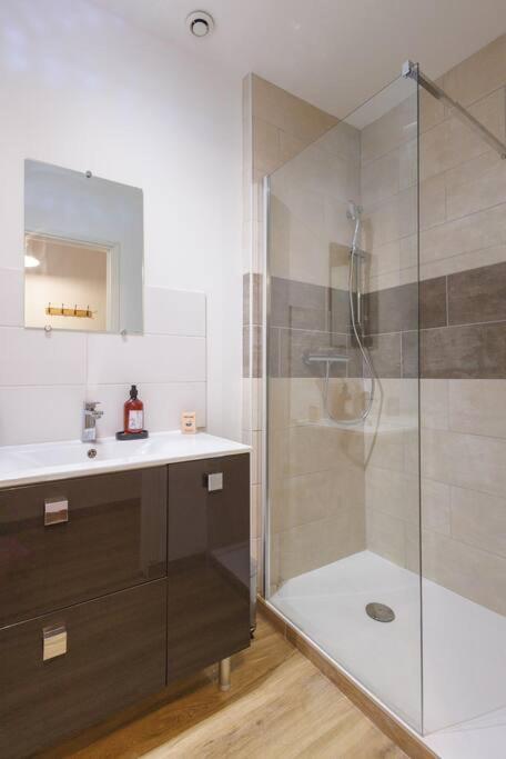 Apartamento L'Appart De La Comedie-Centre Bourg-en-Bresse Exterior foto
