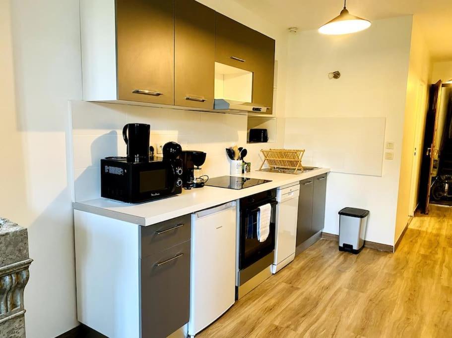 Apartamento L'Appart De La Comedie-Centre Bourg-en-Bresse Exterior foto